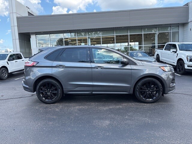 2022 Ford Edge ST photo 2
