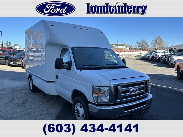 2025 Ford E-350 Cutaway Truck 