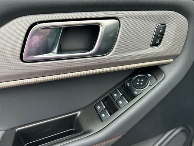 2026 Ford Explorer Active - Photo 18