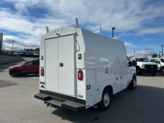 2025 Ford E-350 Base photo 3