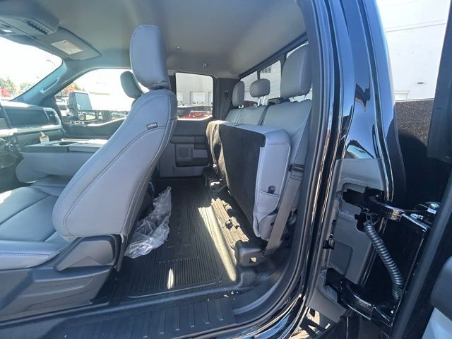 2026 Ford F-350 Super Duty Chassis Cab XL - Photo 16