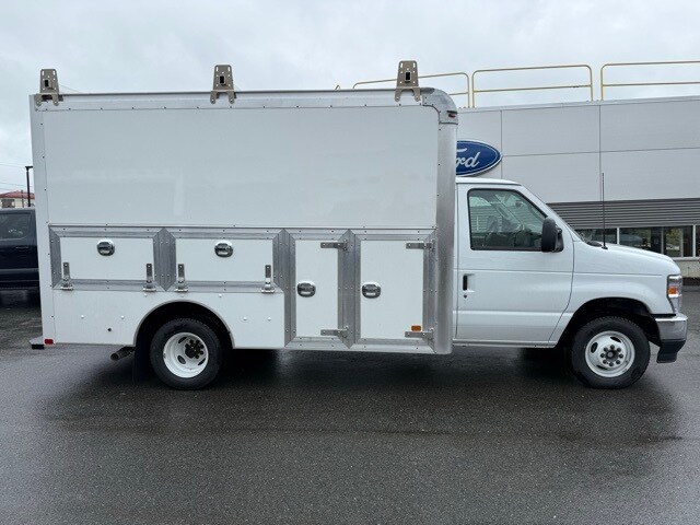 2026 Ford E-350 Base photo 2