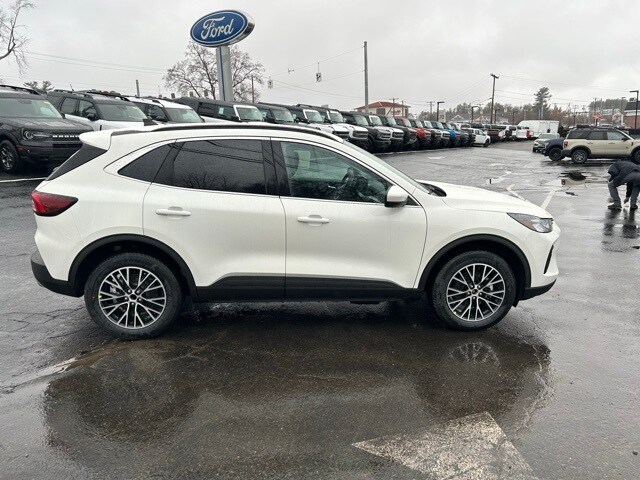 2025 Ford Escape Plug-In Hybrid photo 2