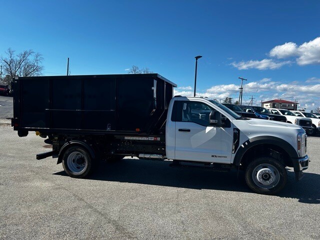 2024 Ford F-550 photo 2