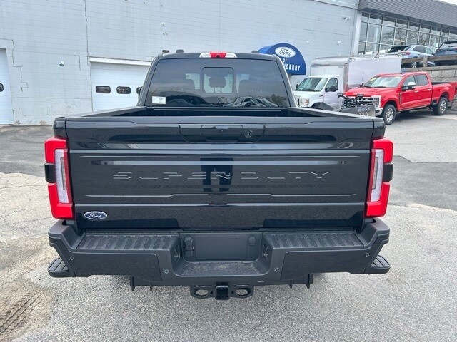 2025 Ford F-350 Platinum photo 4
