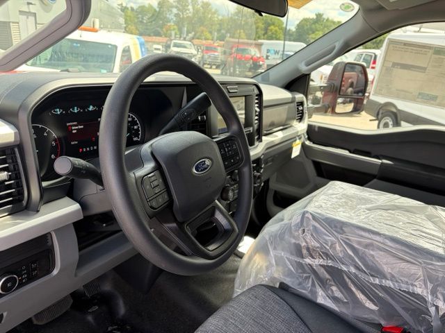 2026 Ford F-550 Super Duty Chassis Cab XLT - Photo 21