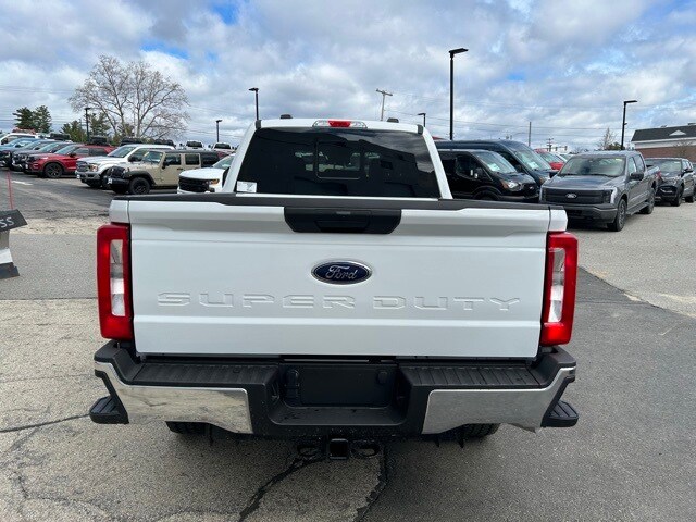 2025 Ford F-350 XLT photo 4