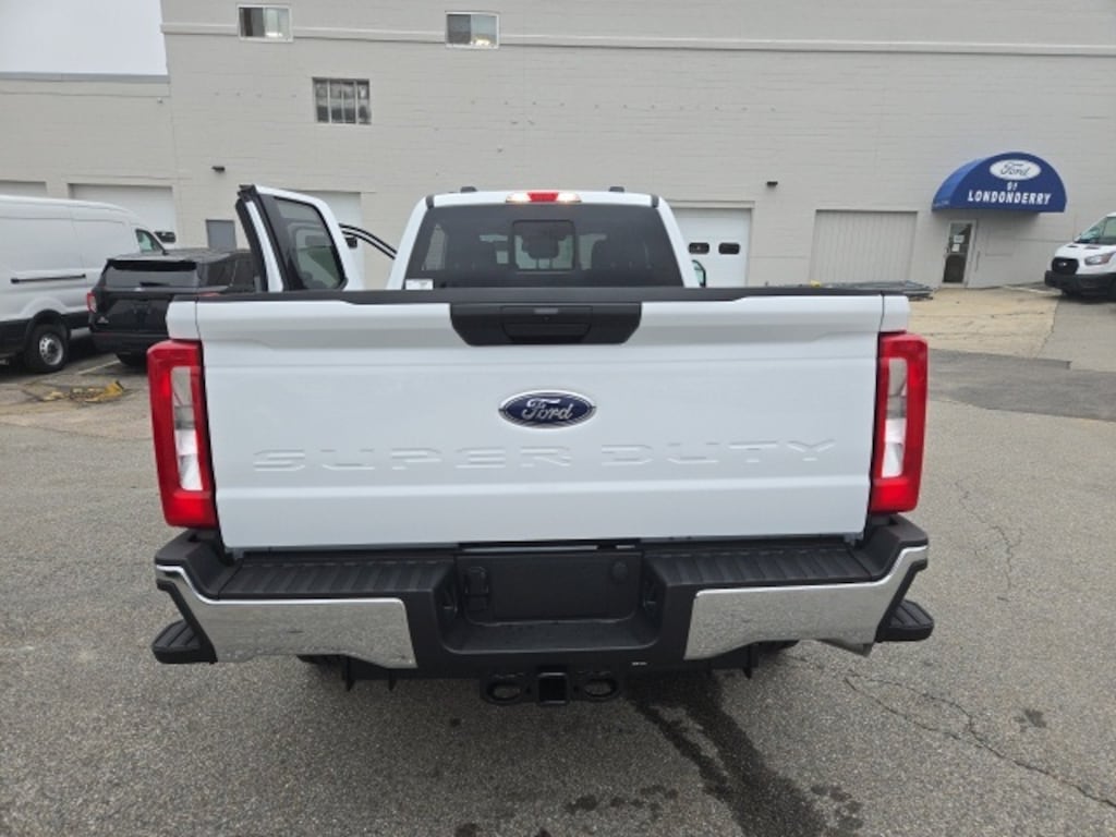 New 2026 Ford F-350 XLT Truck Super Cab