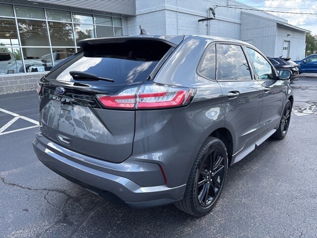 2022 Ford Edge ST photo 3
