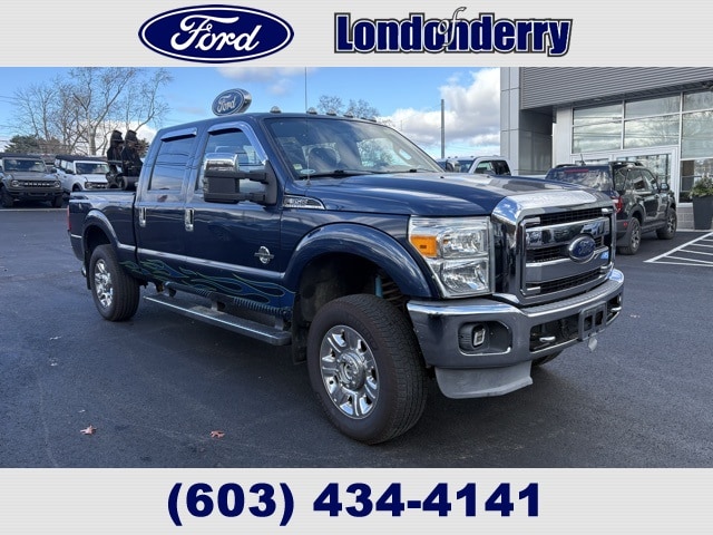 2013 Ford F-350 Lariat photo 2