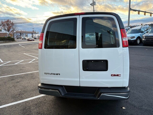 2024 Gmc Savana 2500 Cargo photo 4