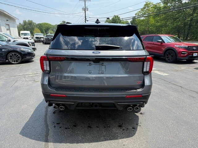 2025 Ford Explorer ST photo 4