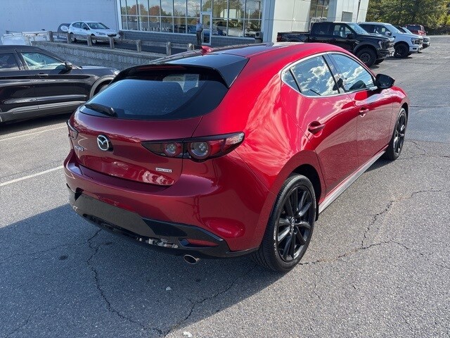 2021 Mazda Mazda3 Premium Hatchback photo 2