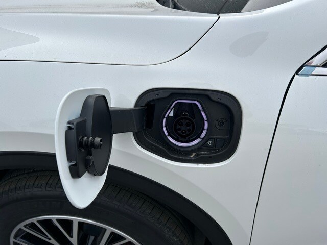 2025 Ford Escape Plug-In Hybrid photo 2