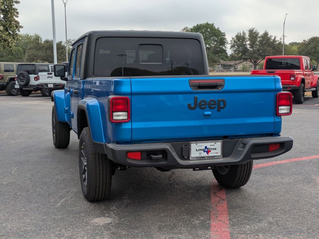 New 2025 Jeep Gladiator SPORT S 4X4 Pickup