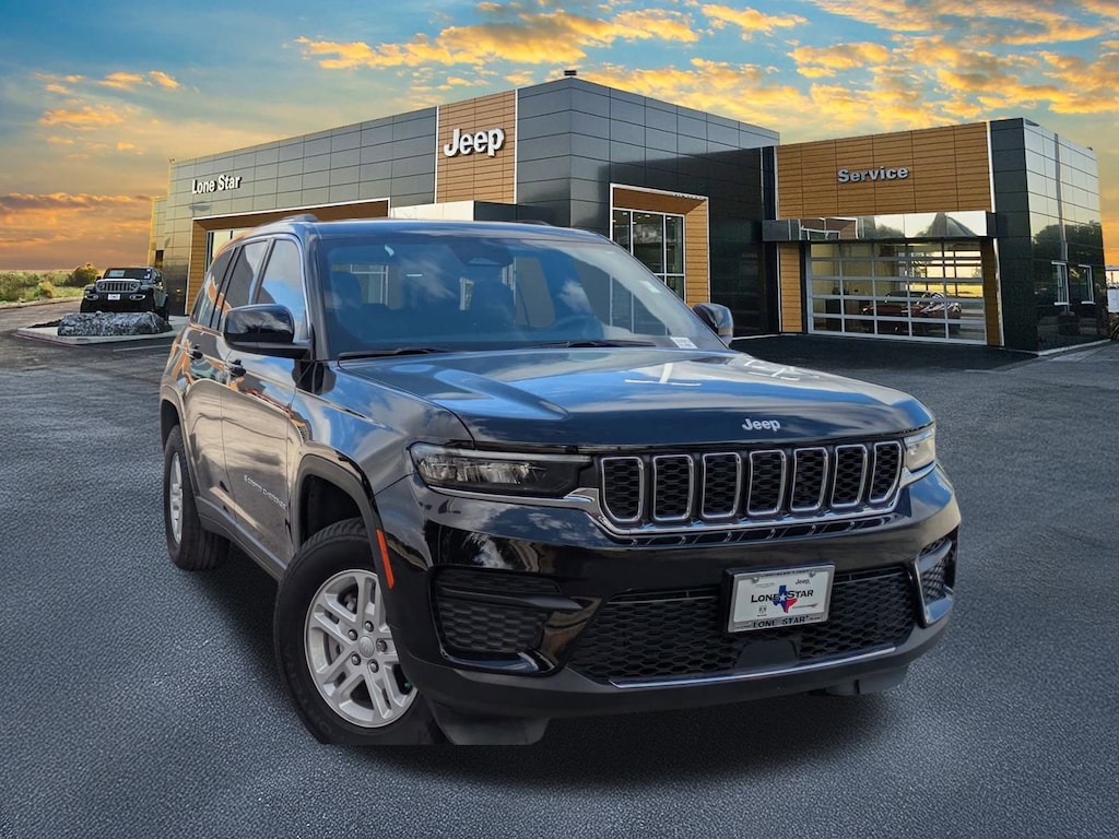 Used 2025 Jeep Grand Cherokee Laredo Laredo 4x4