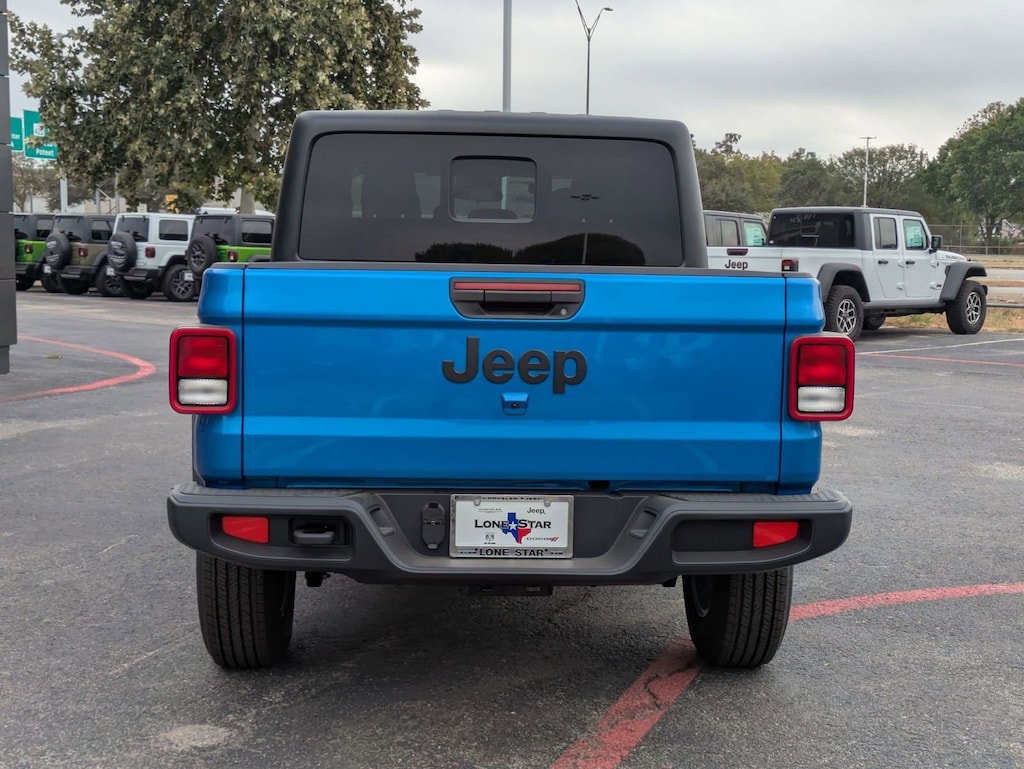 New 2025 Jeep Gladiator SPORT S 4X4 Pickup