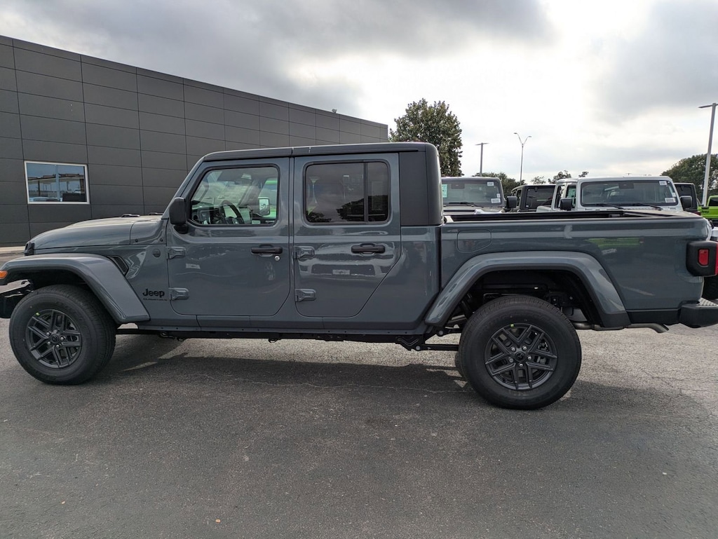 New 2025 Jeep Gladiator SPORT S 4X4 Pickup