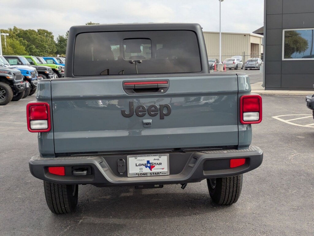 New 2025 Jeep Gladiator SPORT S 4X4 Pickup