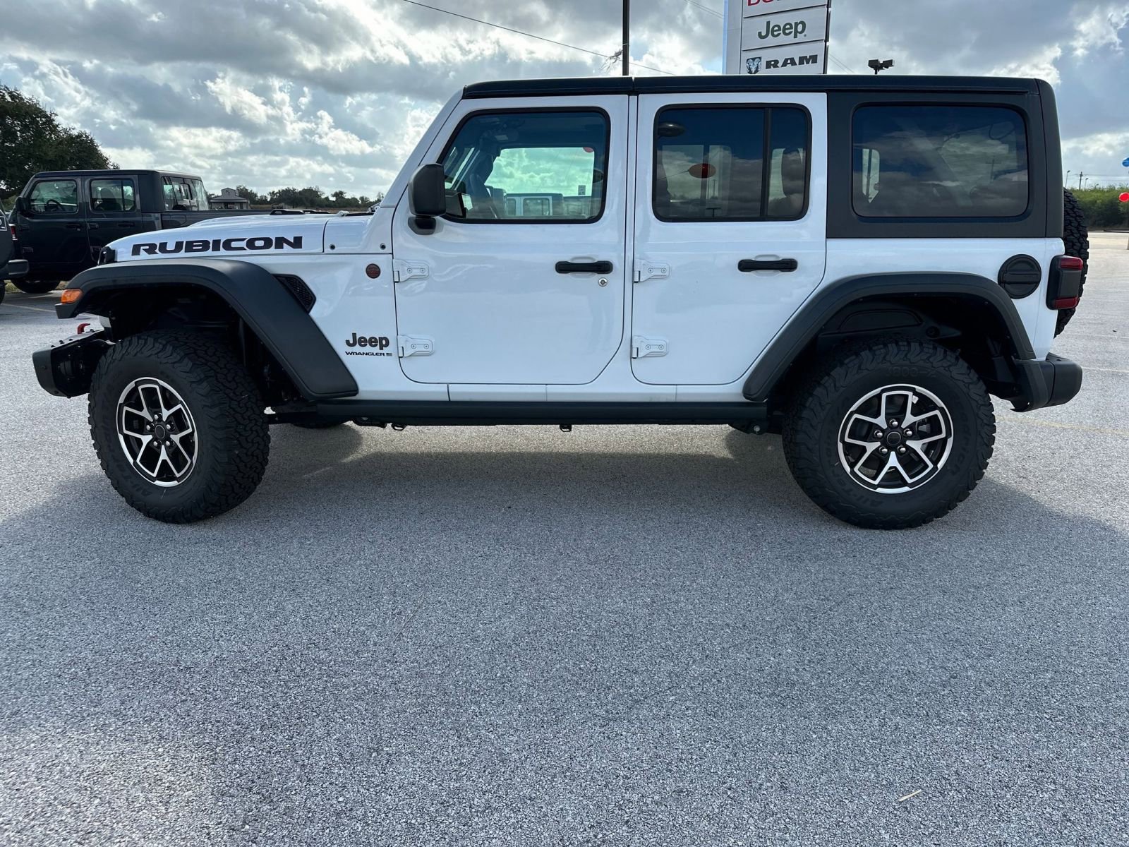 2024 Jeep Wrangler Rubicon photo 2
