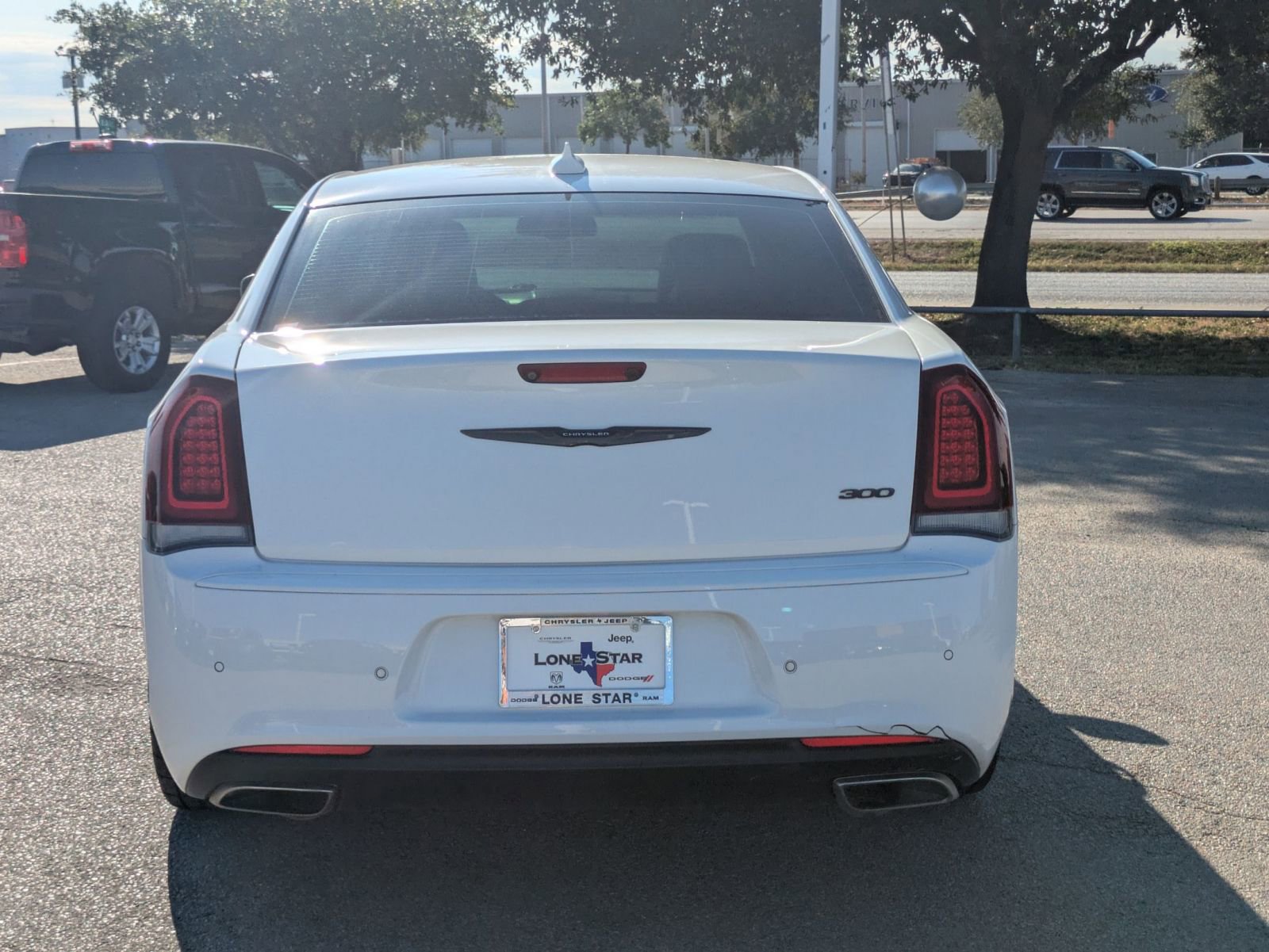 2022 Chrysler 300 Touring L photo 4