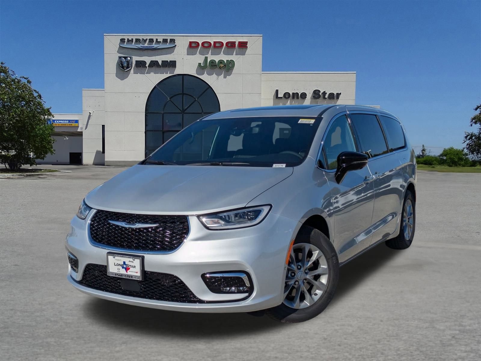 2026 Chrysler Pacifica Limited's photo