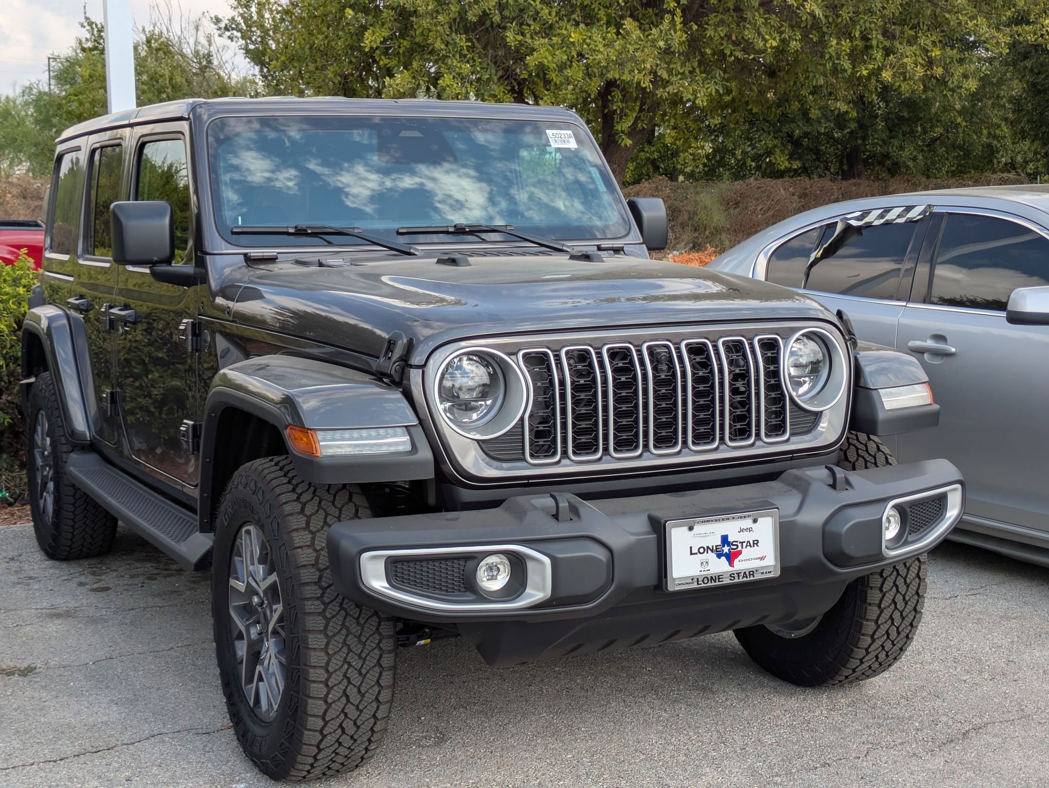 2025 Jeep Wrangler Sahara photo 2