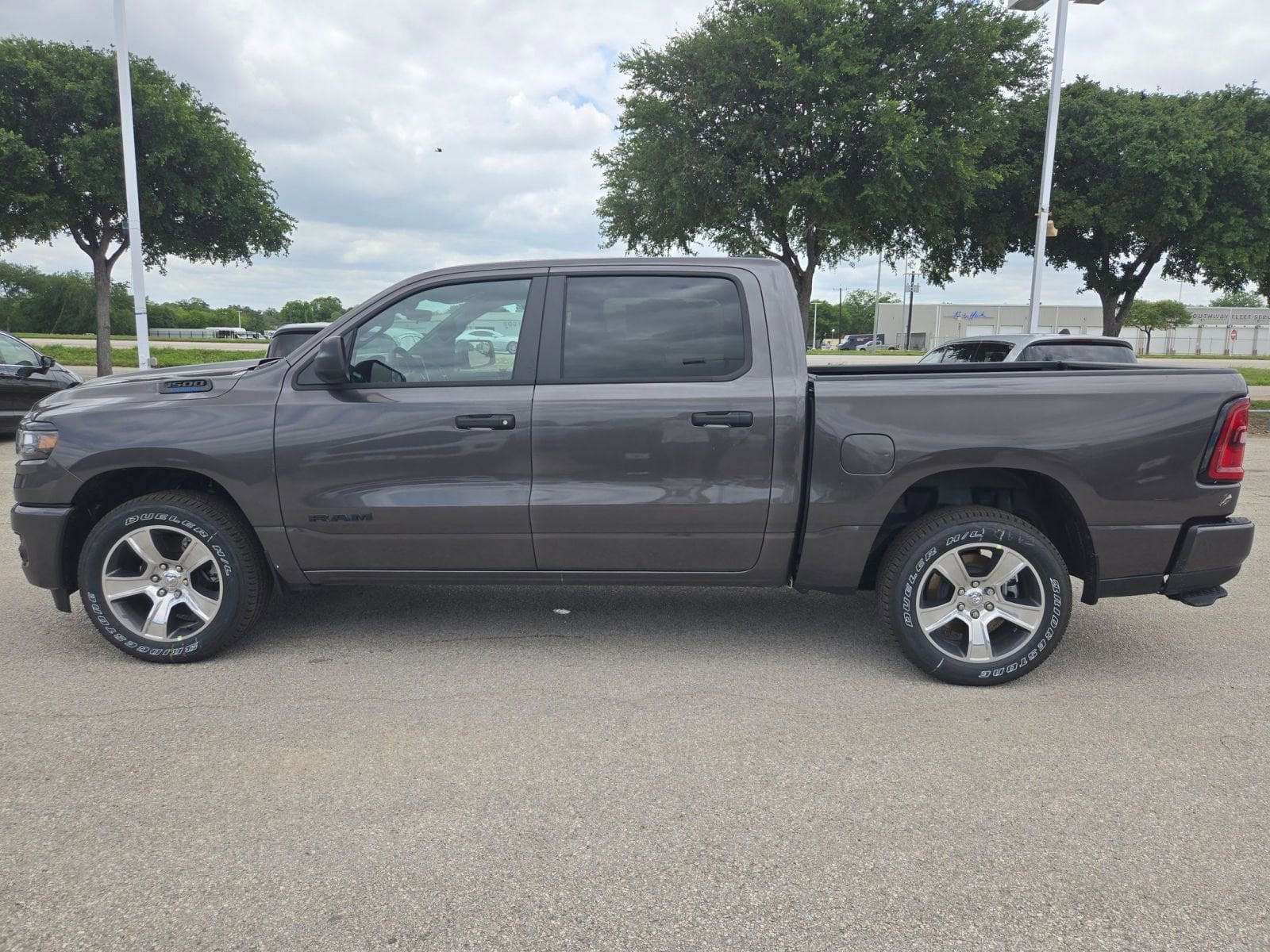 View vehicle photo 6