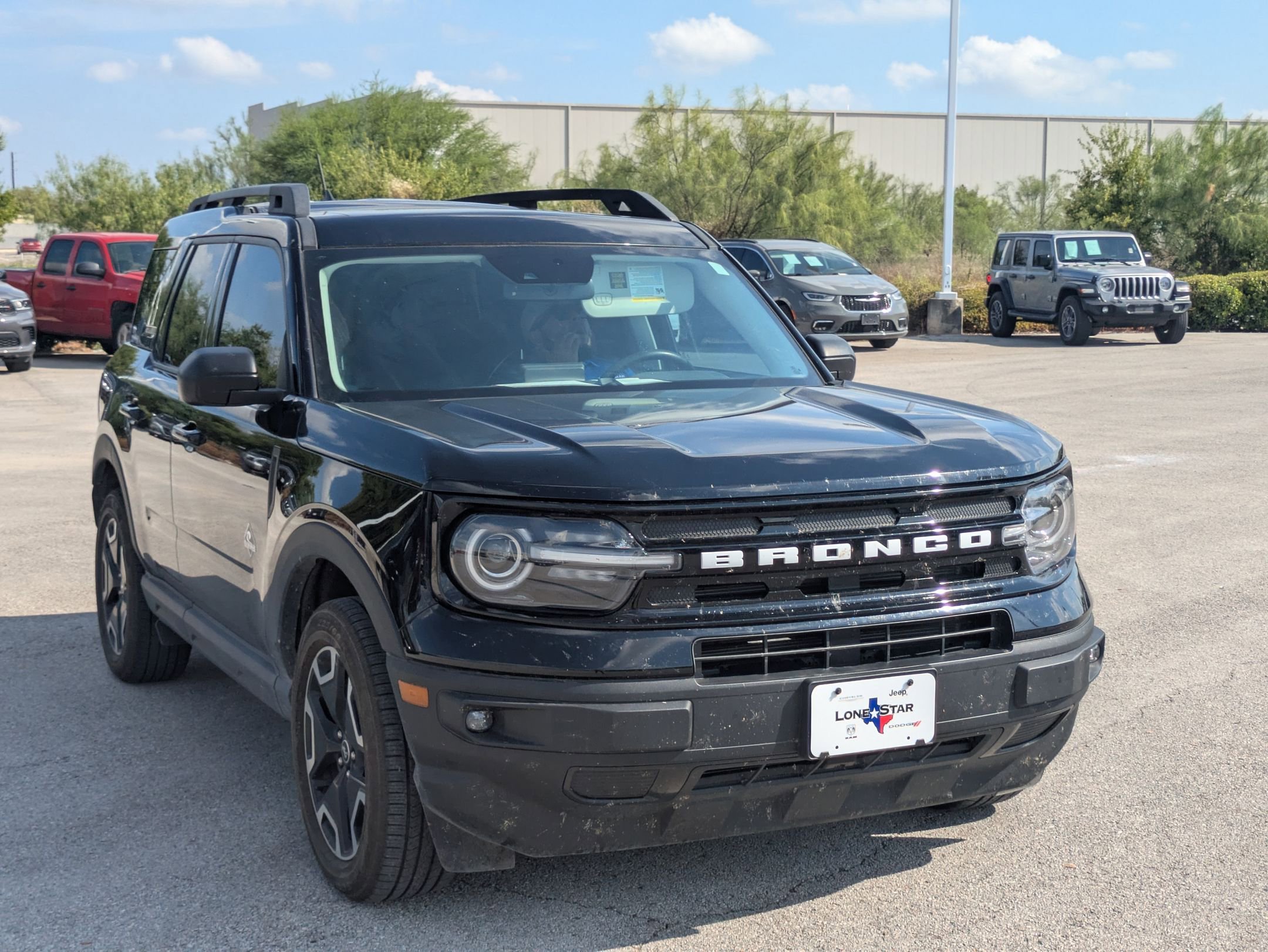 2023 Ford Bronco Outer Banks photo 2