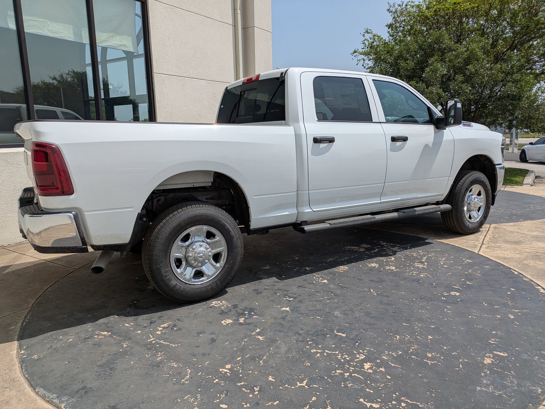 2025 Ram 2500 Tradesman photo 3