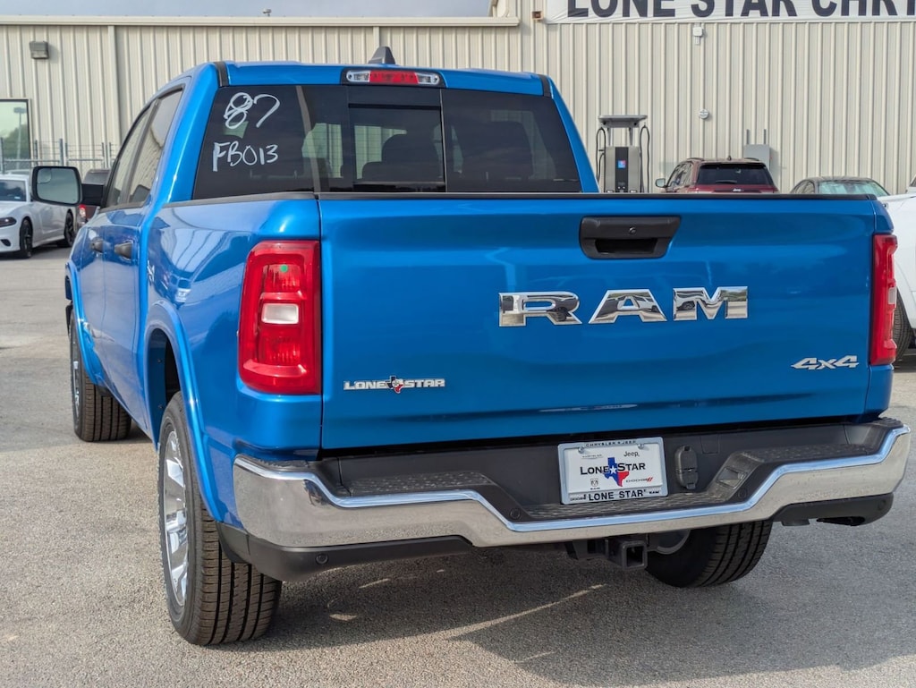 New 2025 Ram 1500 LONE STAR CREW CAB 4X4 5'7 BOX Pickup