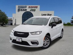 2026 Chrysler Pacifica SELECT Passenger Van