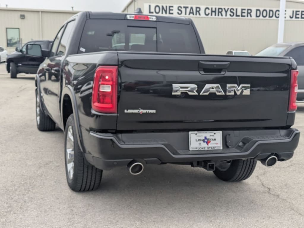 New 2025 Ram 1500 LONE STAR CREW CAB 4X2 5'7 BOX Pickup