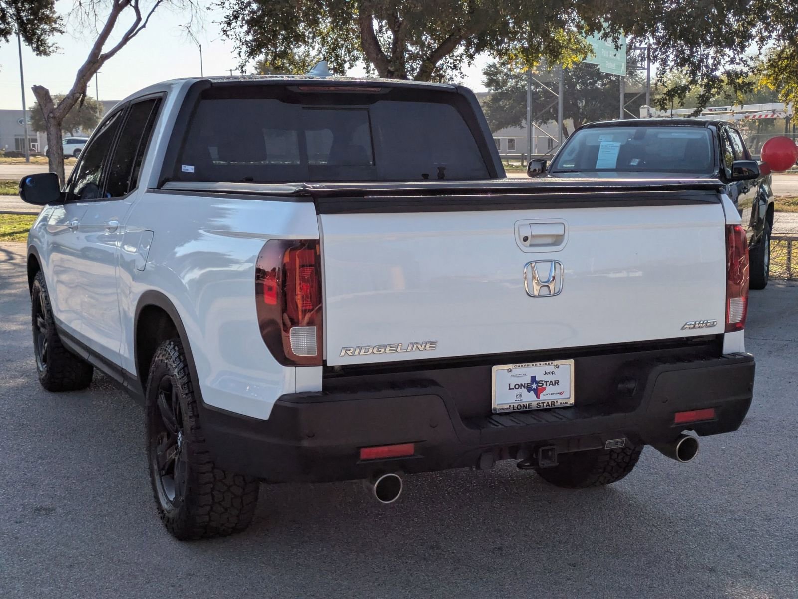 2022 Honda Ridgeline Black Edition photo 2