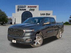 2026 Ram 1500 EXPRESS CREW CAB 4X2 5'7 BOX Pickup