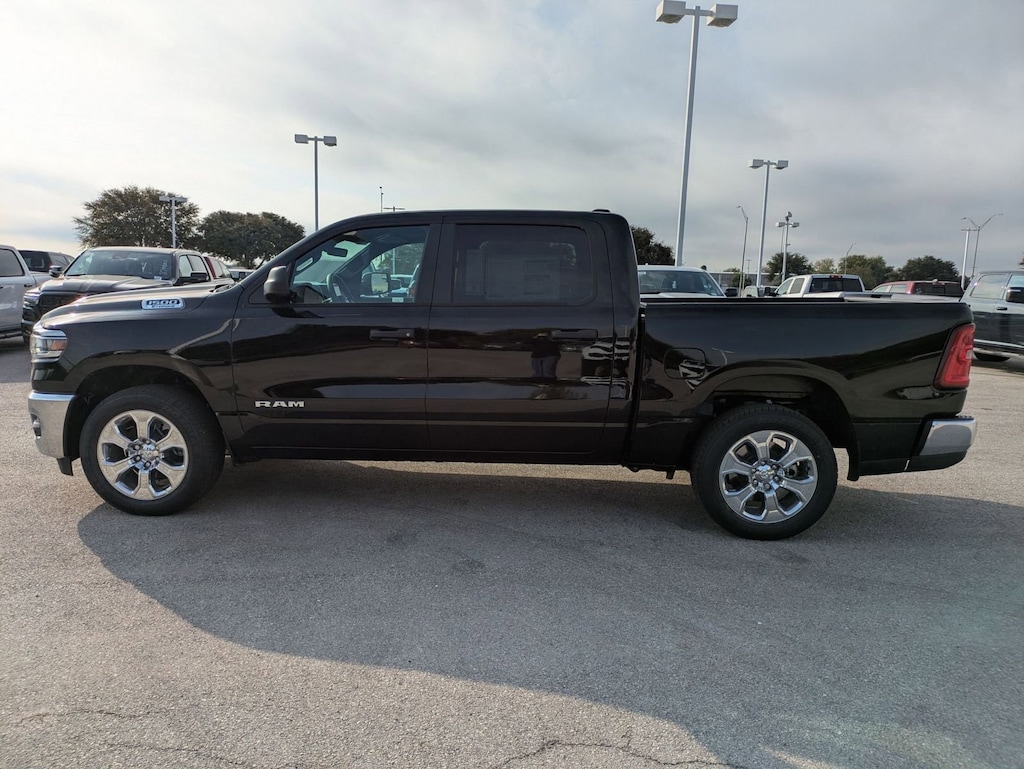 New 2025 Ram 1500 LONE STAR CREW CAB 4X2 5'7 BOX Pickup
