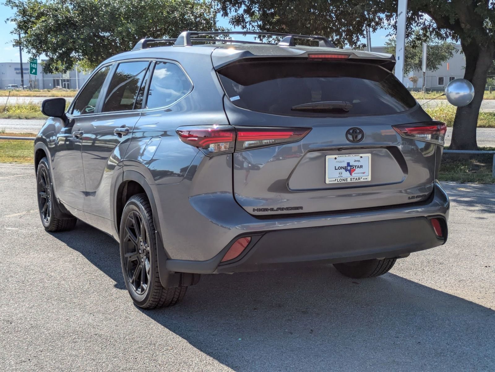 2024 Toyota Highlander LE photo 3