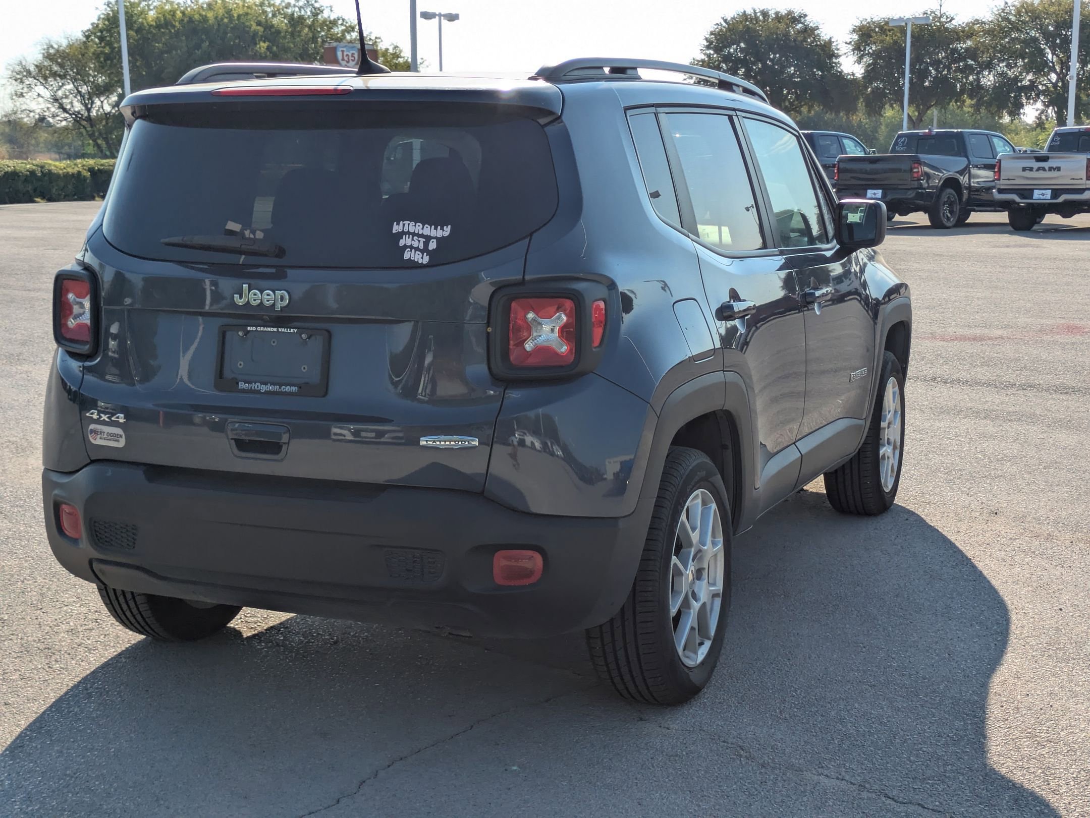 2022 Jeep Renegade Latitude photo 2