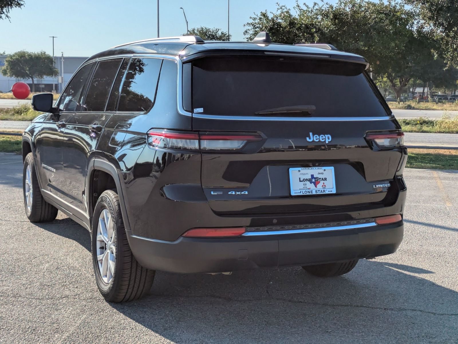 2022 Jeep Grand Cherokee Limited photo 2