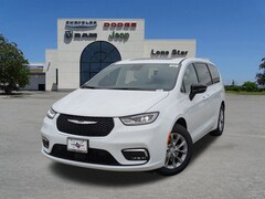 2026 Chrysler Pacifica LIMITED Passenger Van