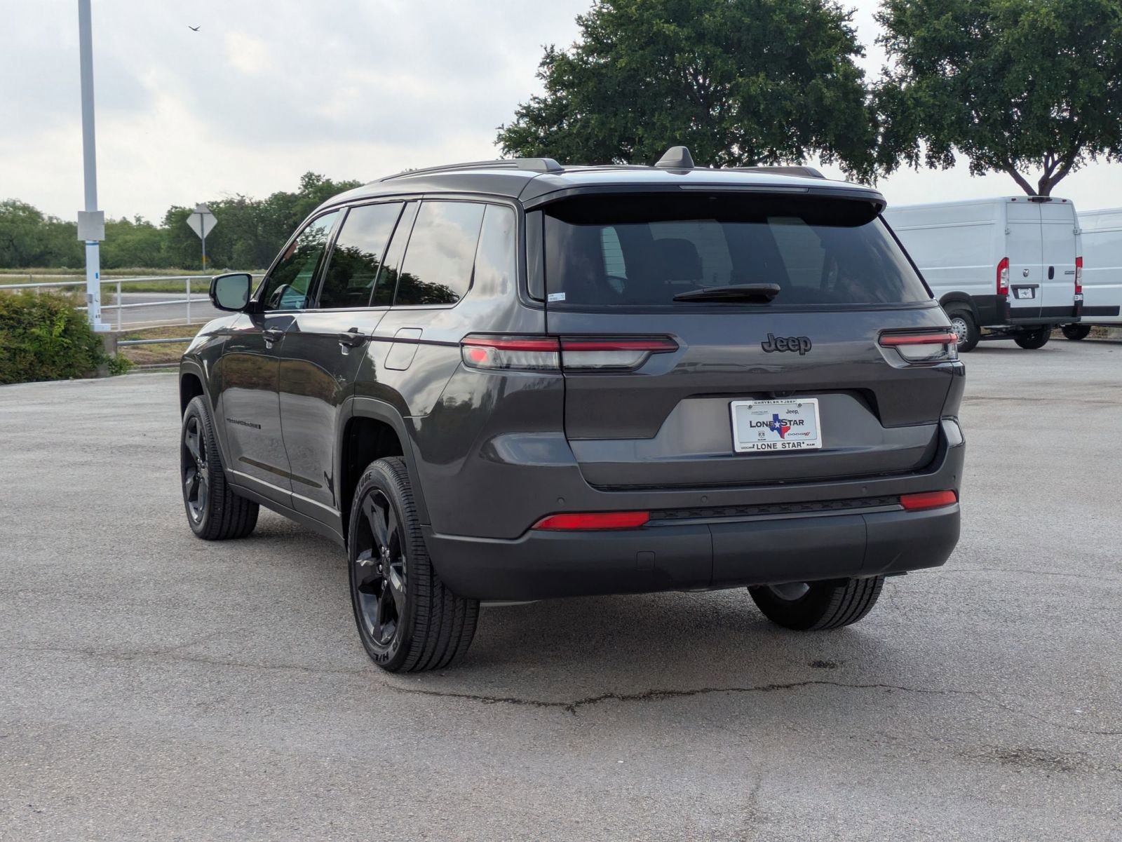 2025 Jeep Grand Cherokee Altitude X photo 3