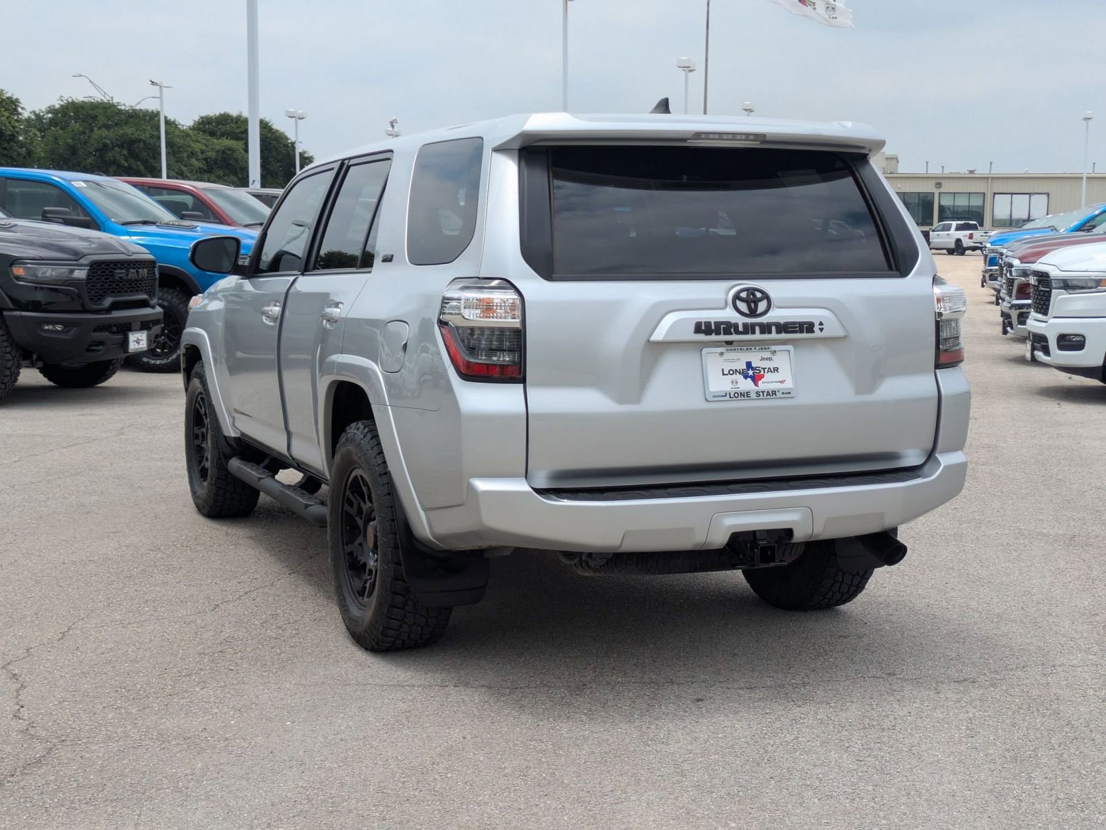 2023 Toyota 4Runner SR5 Premium photo 3