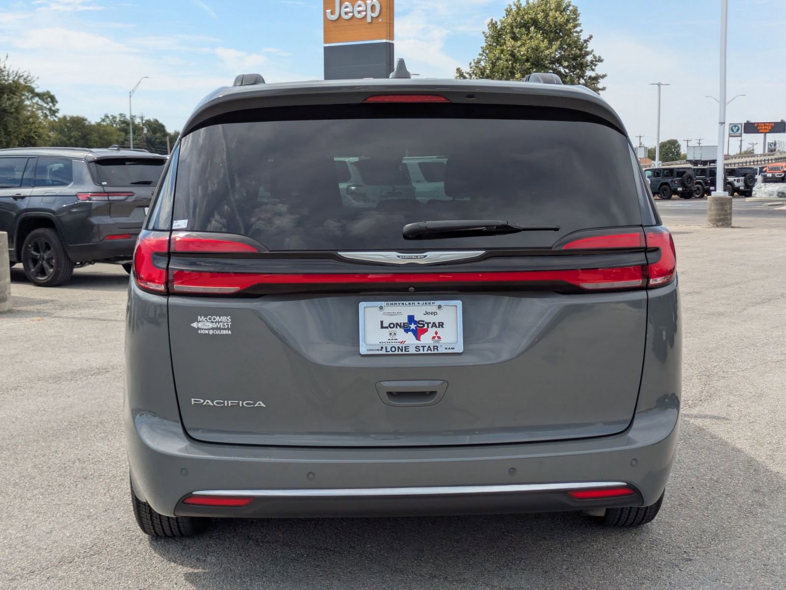 2022 Chrysler Pacifica Touring L photo 4