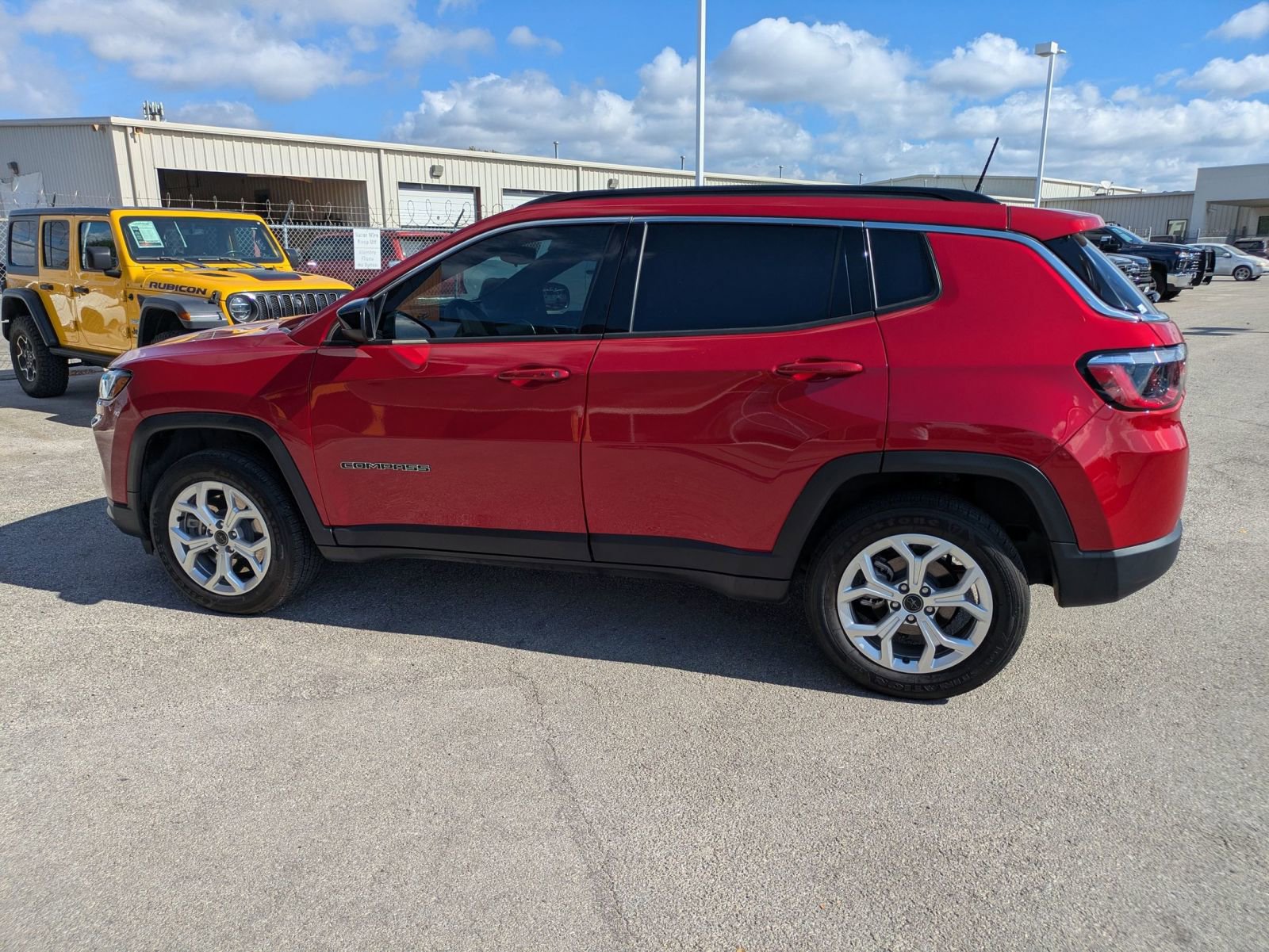 2025 Jeep Compass Latitude photo 2