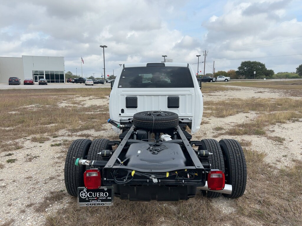 New 2026 Ram 3500 Chassis Cab TRADESMAN CREW 4X4 60' CA Pickup