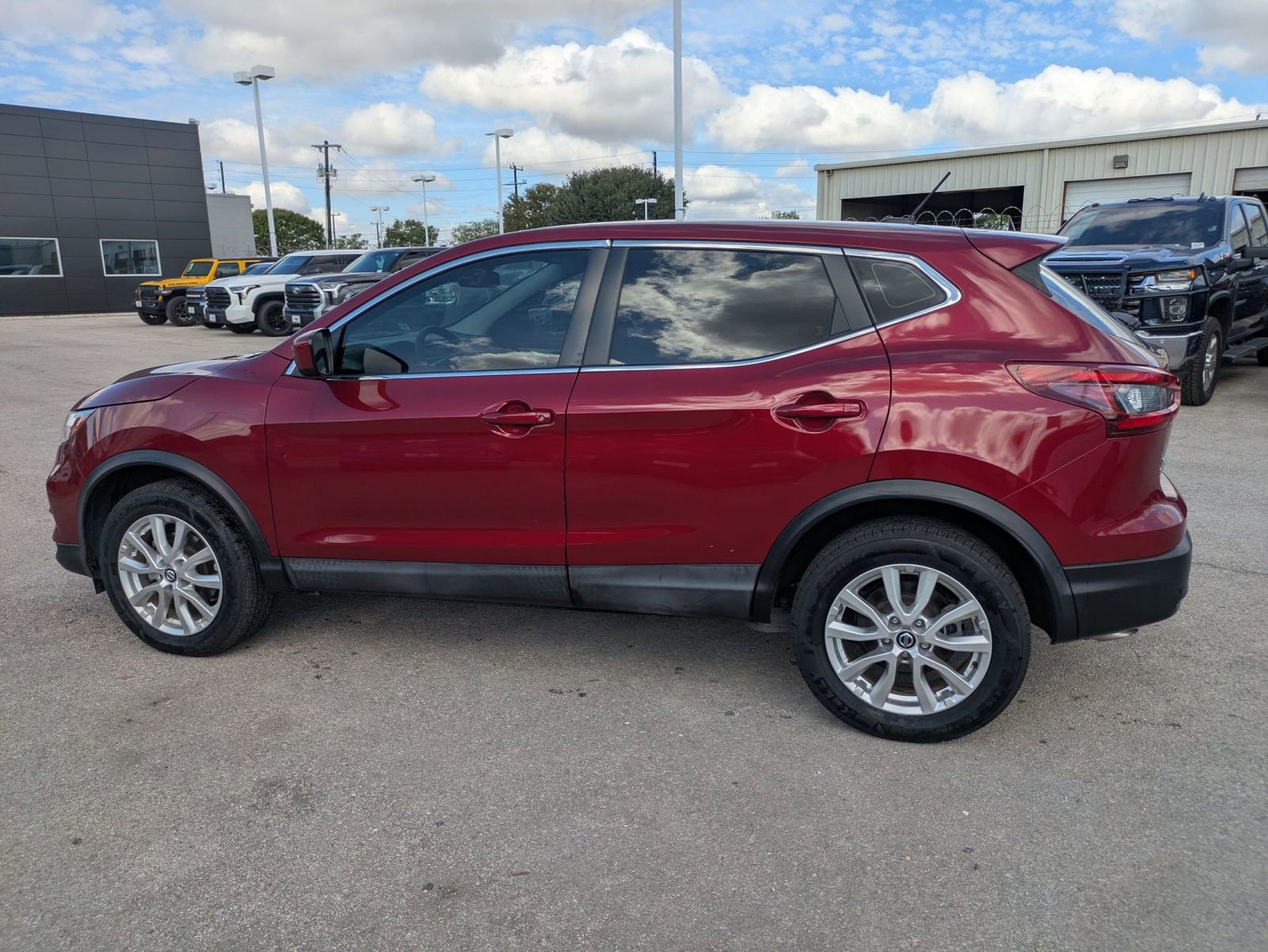 2020 Nissan Rogue S photo 2