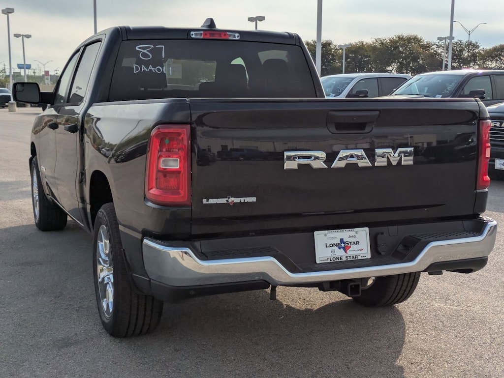 New 2025 Ram 1500 LONE STAR CREW CAB 4X2 5'7 BOX Pickup