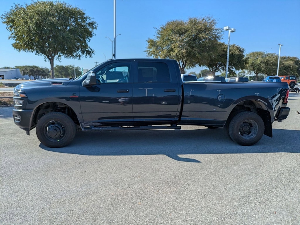 New 2026 Ram 3500 TRADESMAN CREW CAB 4X4 8' BOX Pickup