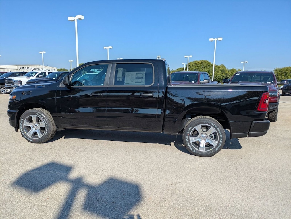 New 2025 Ram 1500 TRADESMAN CREW CAB 4X2 5'7 BOX Pickup