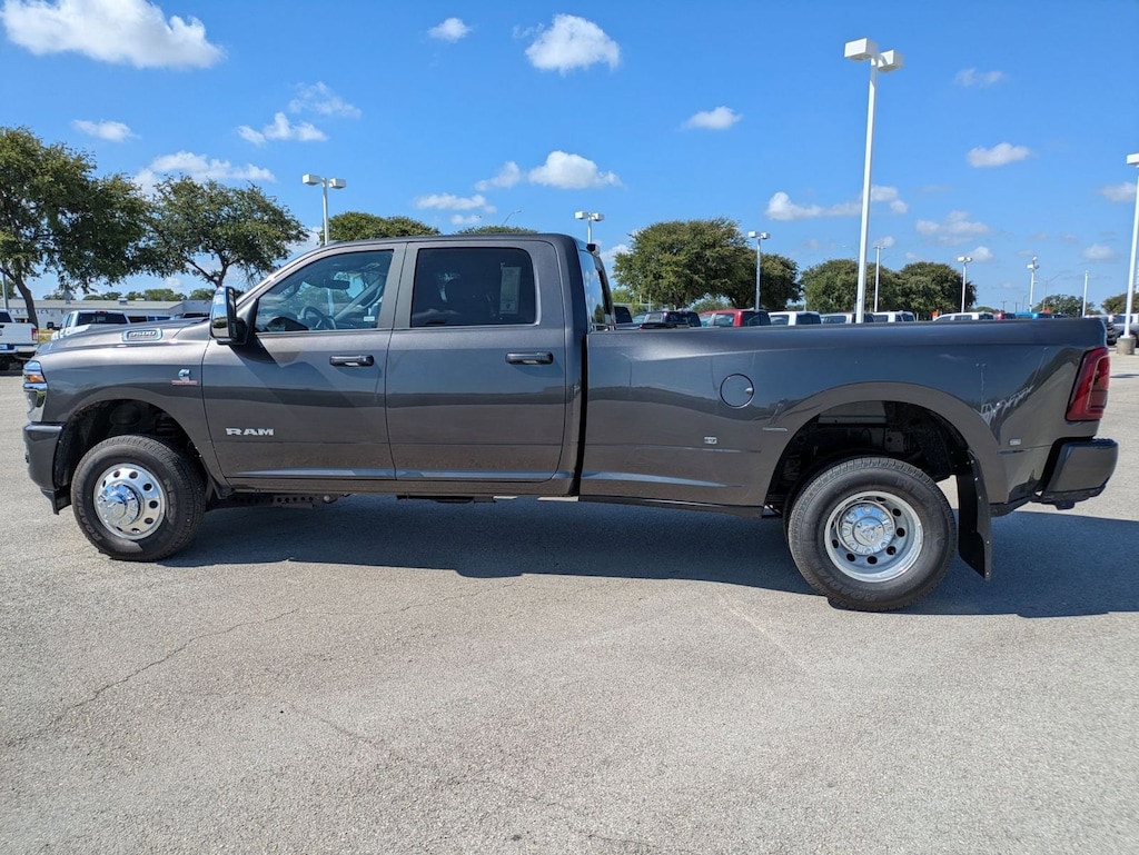 New 2025 Ram 3500 LARAMIE CREW CAB 4X4 8' BOX Pickup